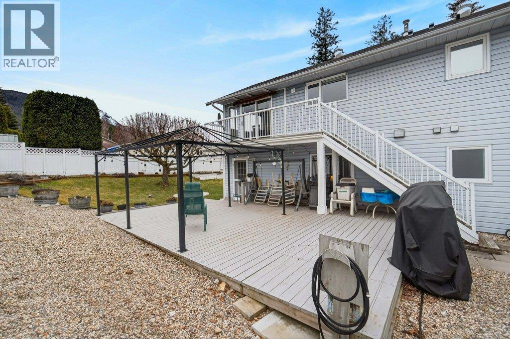 2090 14 Street SW, Salmon Arm