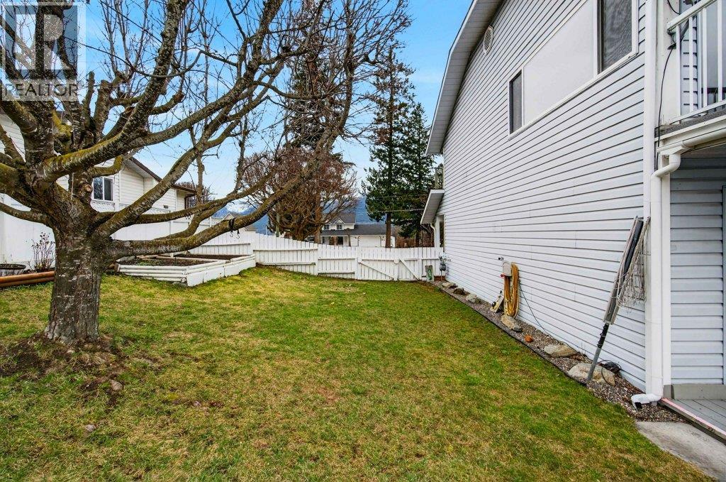 2090 14 Street SW, Salmon Arm