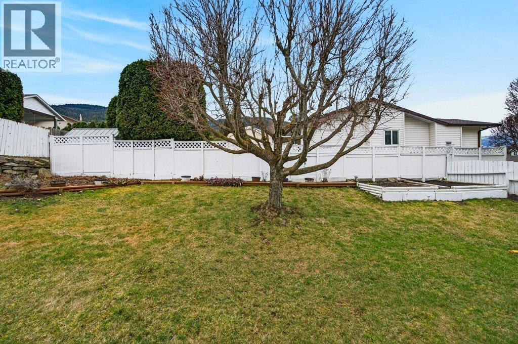 2090 14 Street SW, Salmon Arm