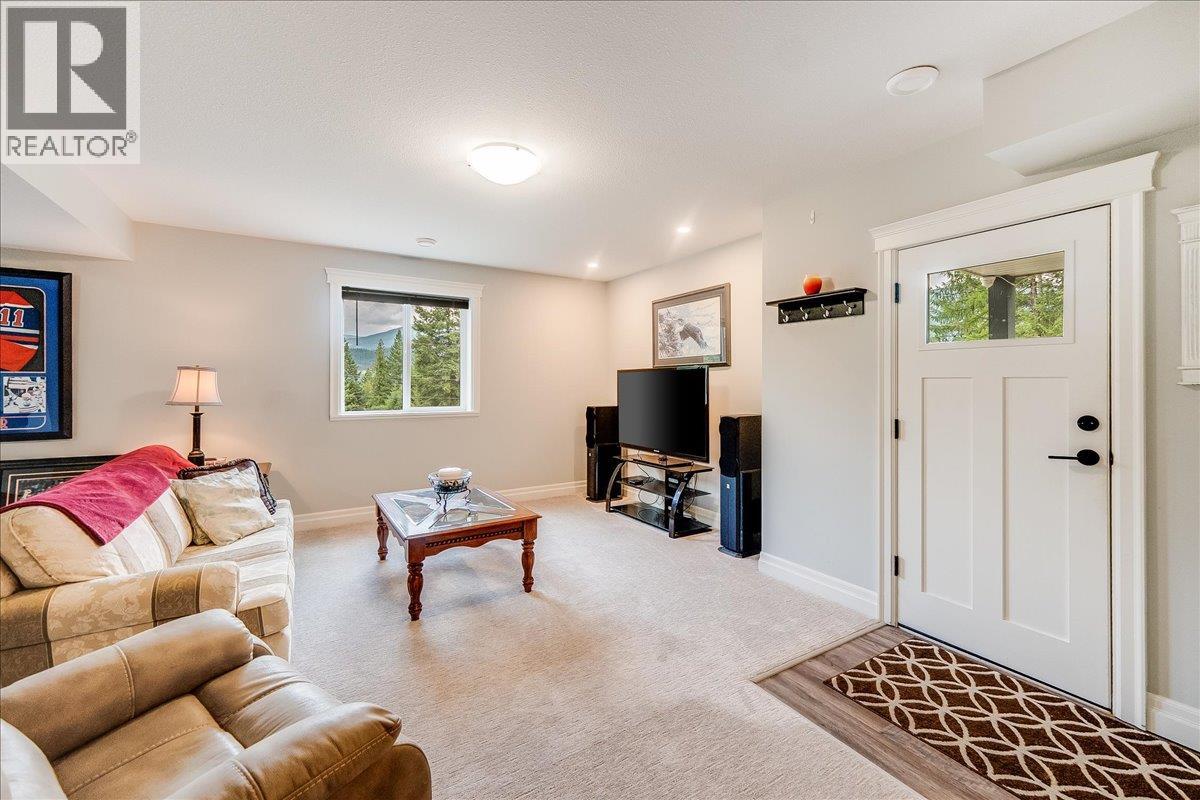 220 CHASE Road, Christina Lake