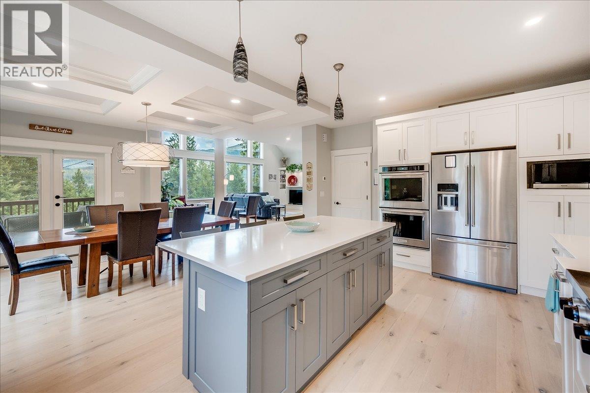 220 CHASE Road, Christina Lake