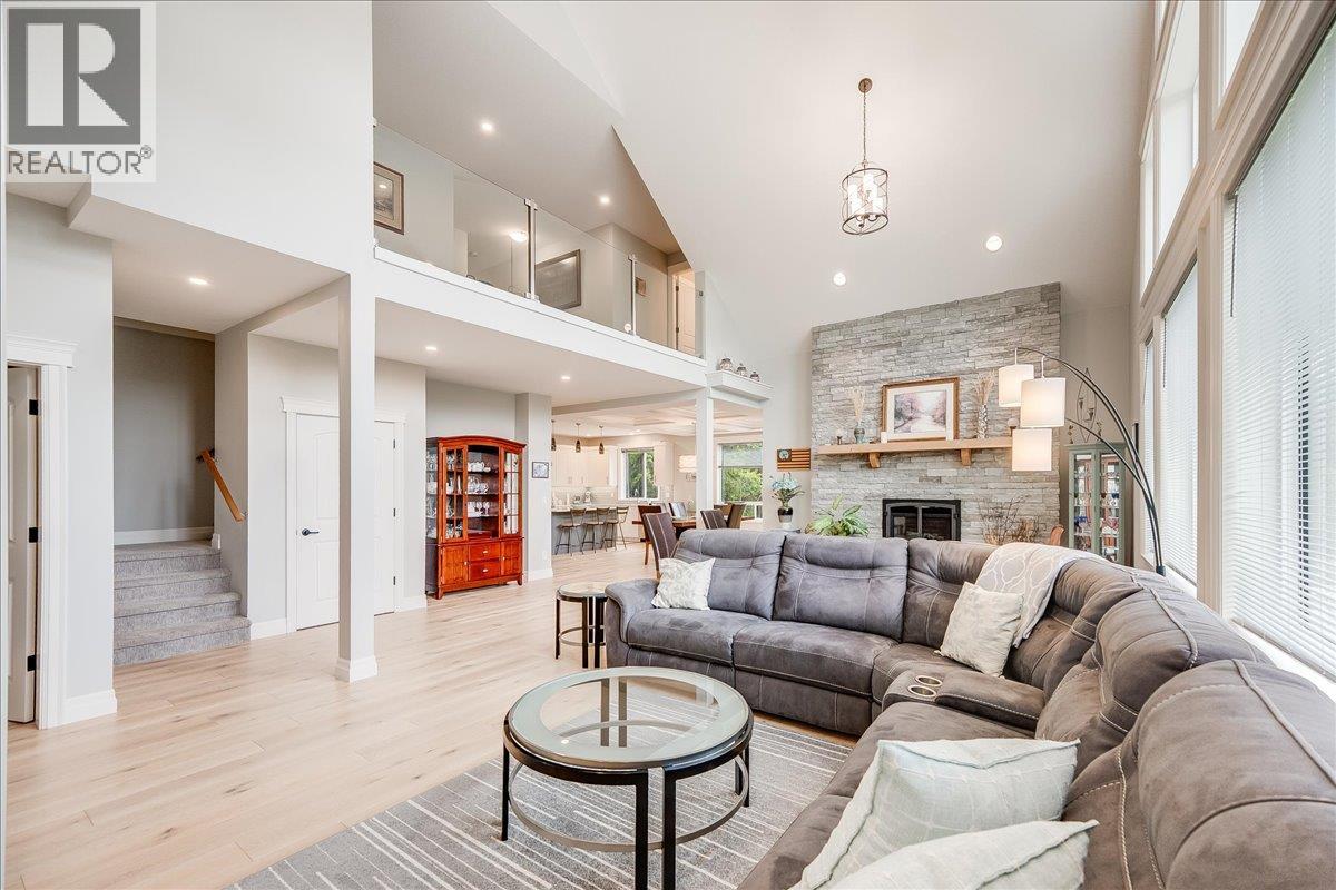 220 CHASE Road, Christina Lake