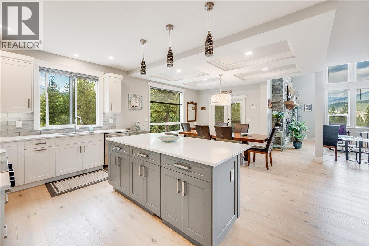 220 CHASE Road, Christina Lake