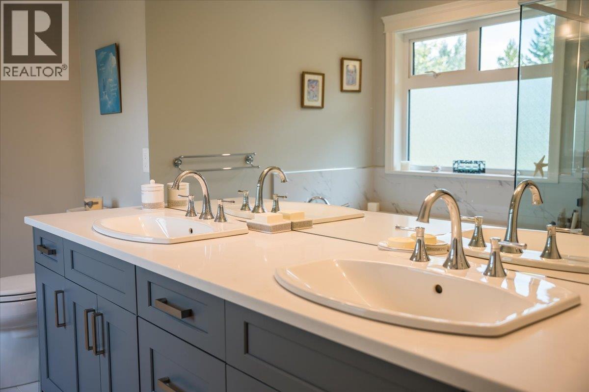 220 CHASE Road, Christina Lake