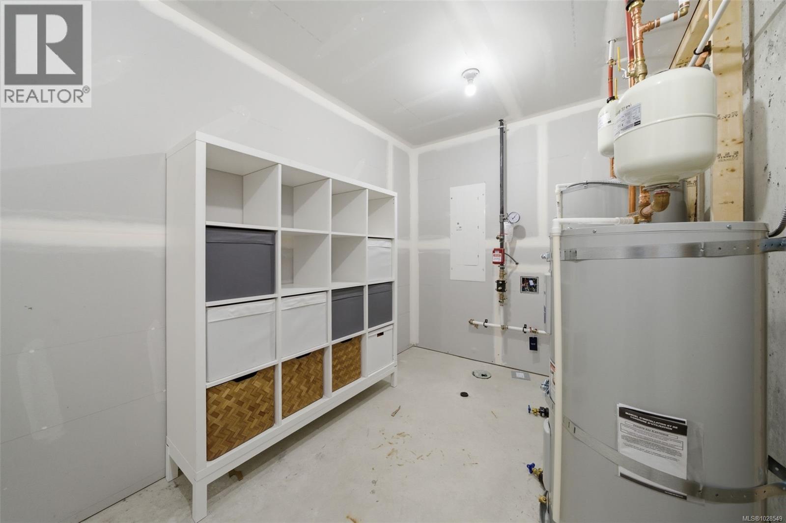 3718 PRODUCERS WAY - 37