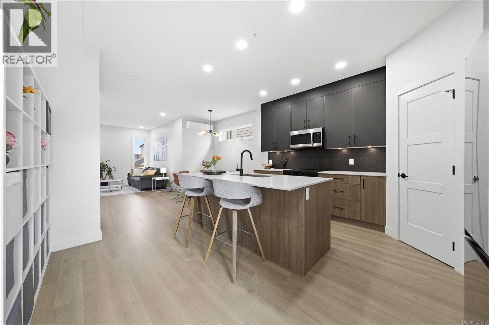 3718 PRODUCERS WAY - 5