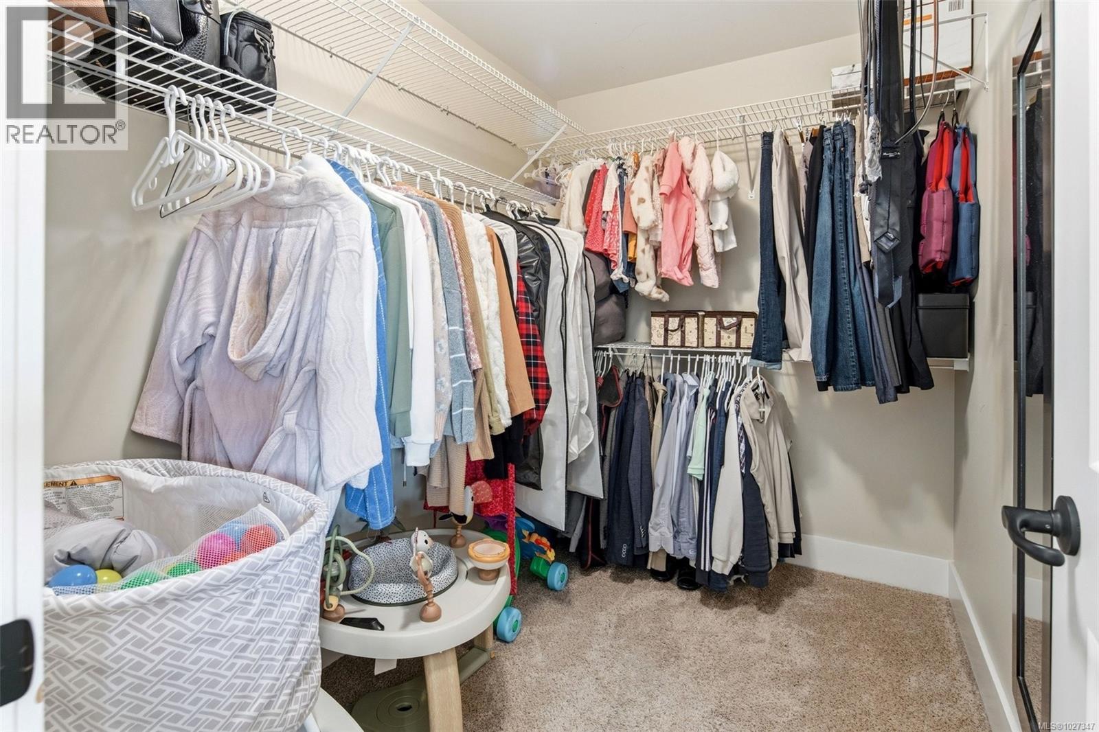 942 ARNGASK AVE - 23