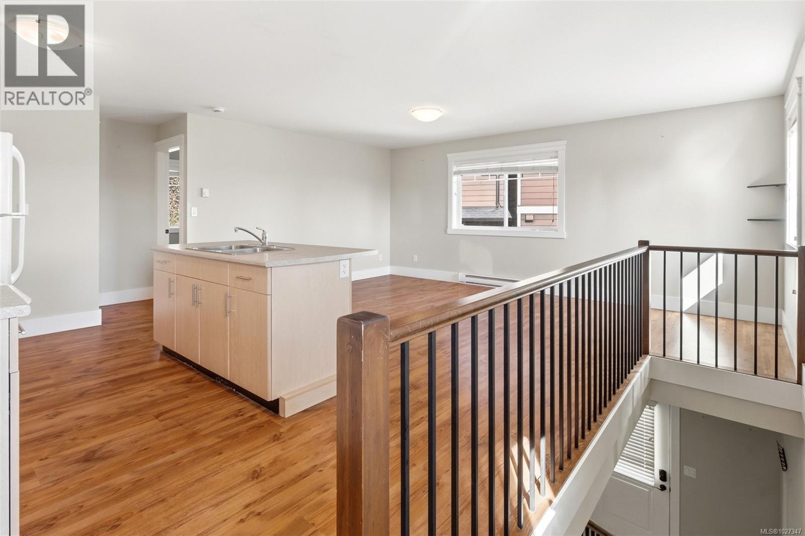 942 ARNGASK AVE - 33