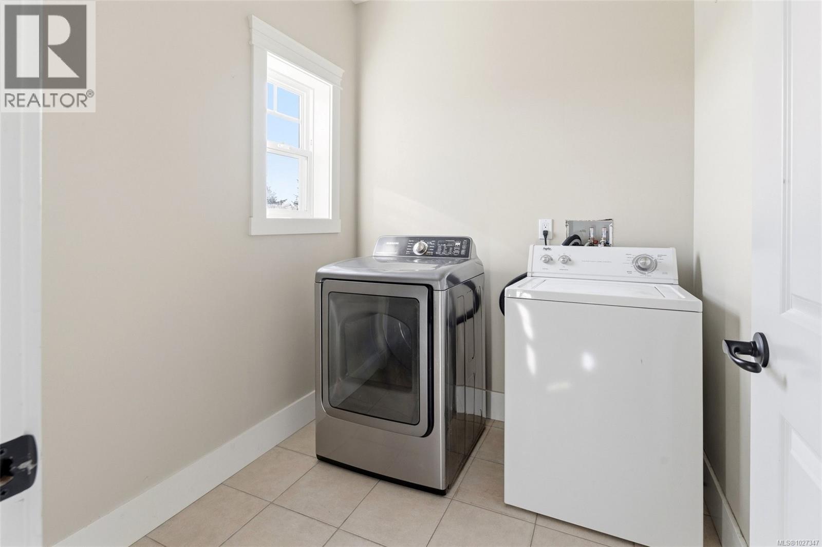 942 ARNGASK AVE - 41