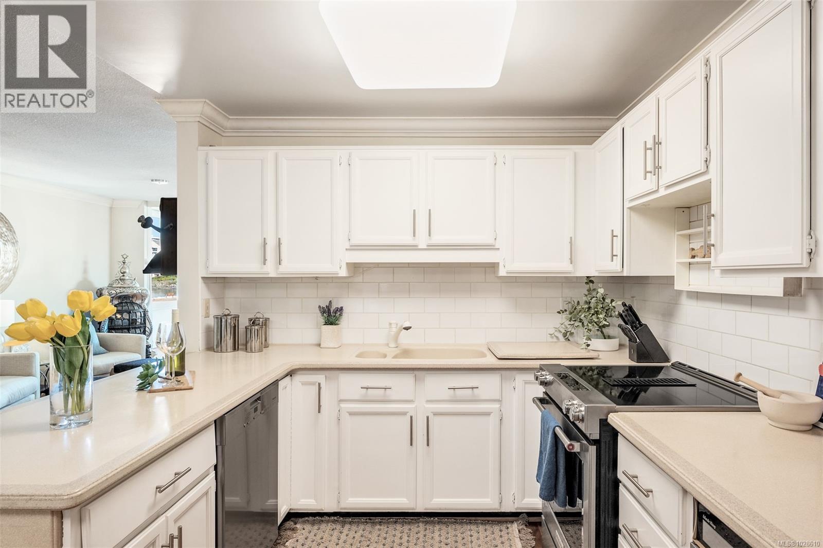 #201 640 Montreal St - 20