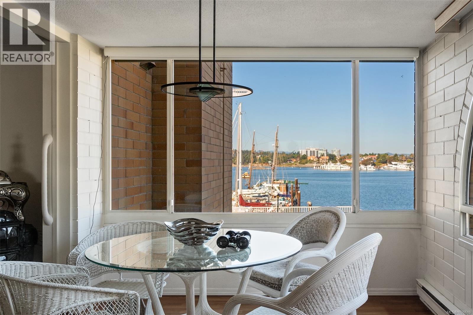 #201 640 Montreal St - 9