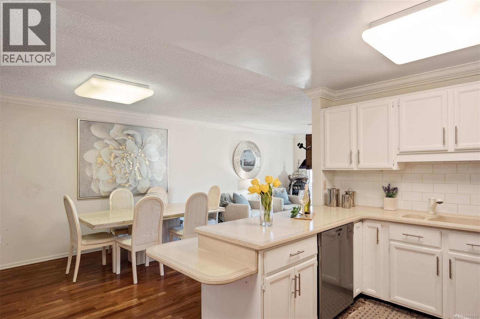 #201 640 Montreal St - 24
