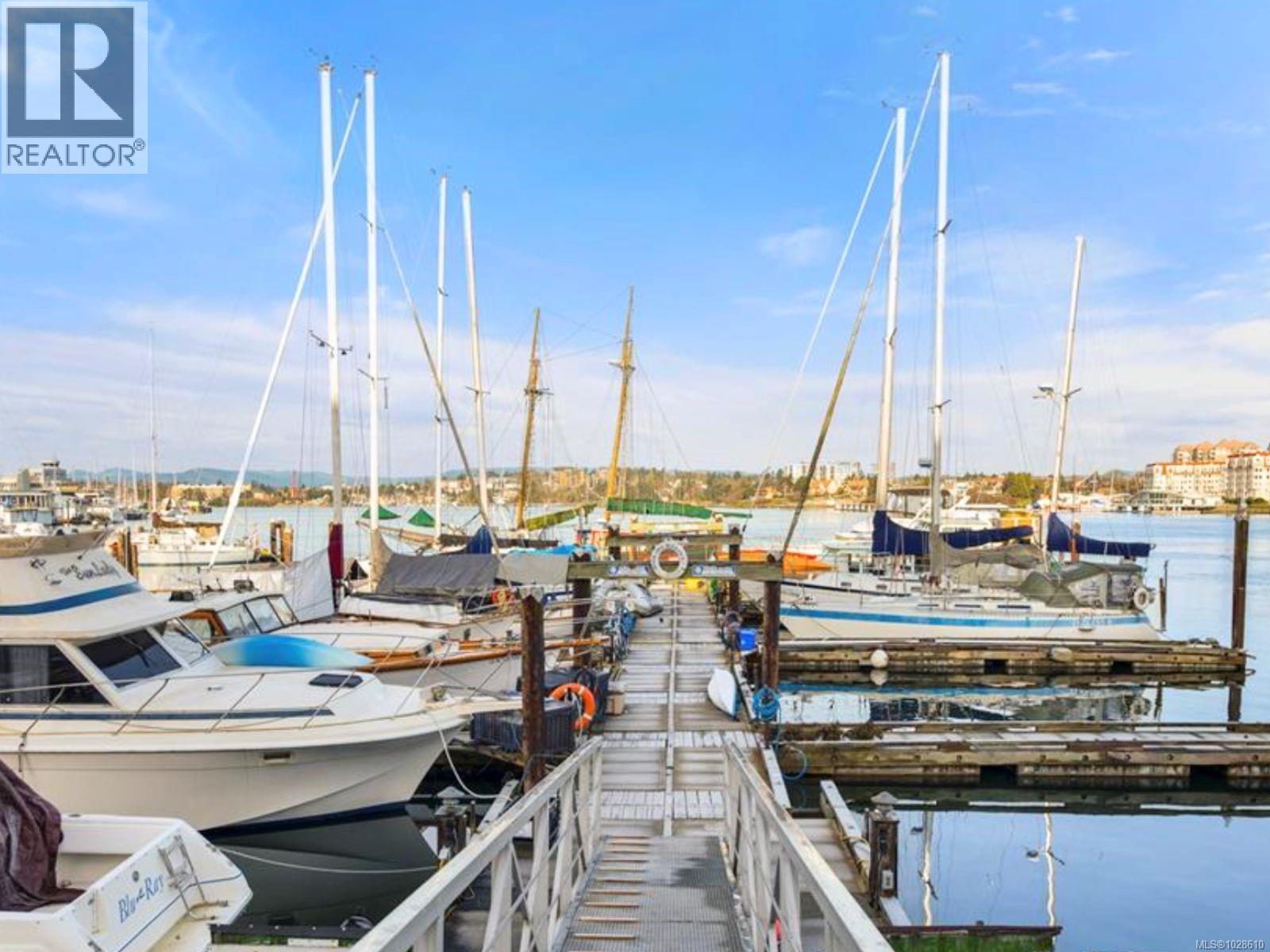 #201 640 MONTREAL ST - 5