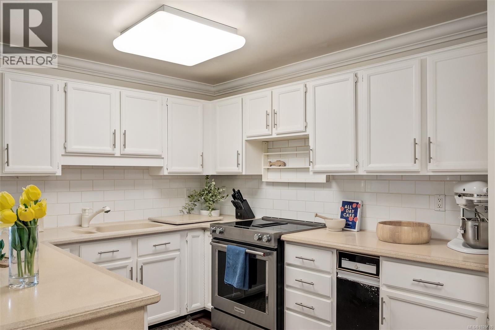 #201 640 Montreal St - 21