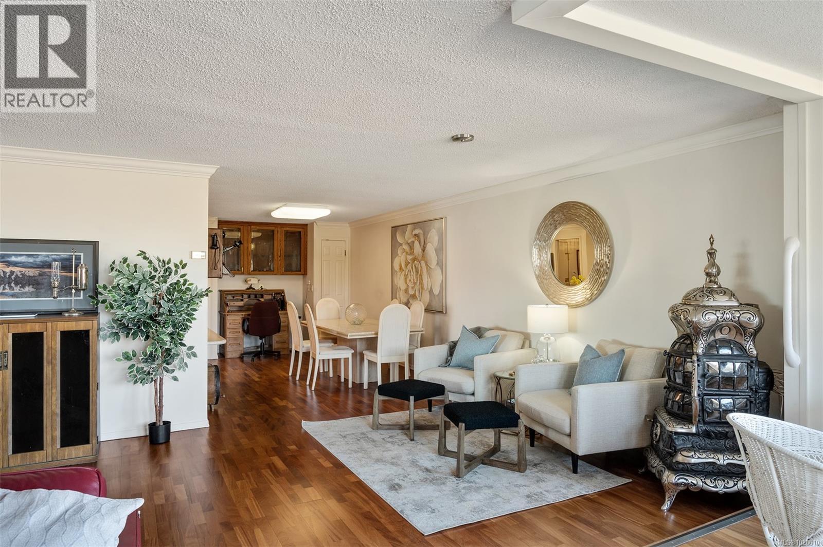 #201 640 Montreal St - 23