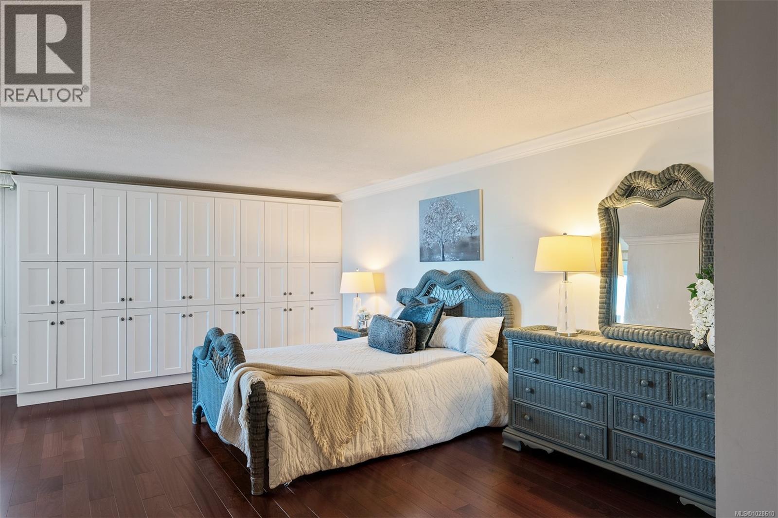 #201 640 Montreal St - 28