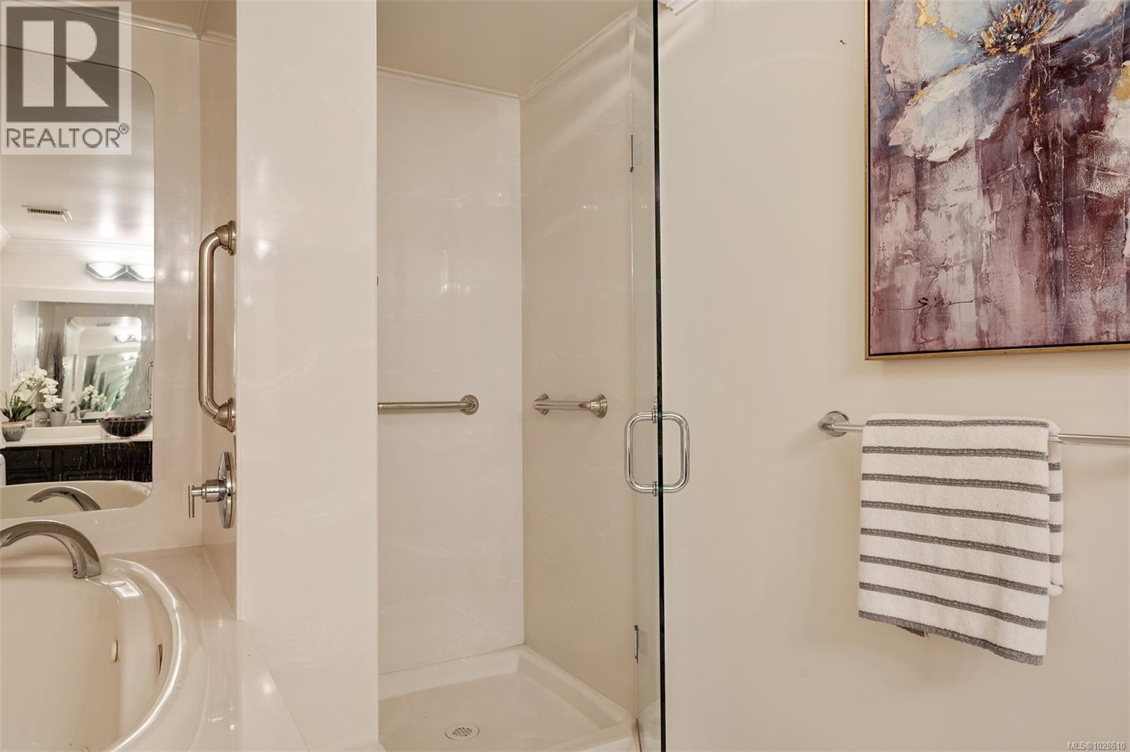 #201 640 Montreal St - 34