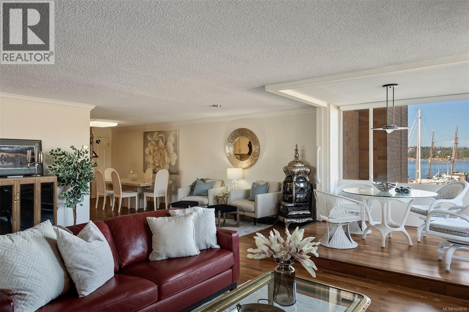 #201 640 Montreal St - 13