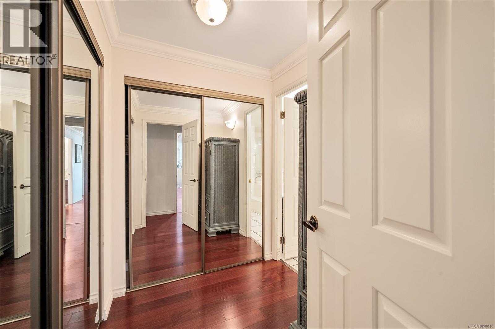 #201 640 Montreal St - 31
