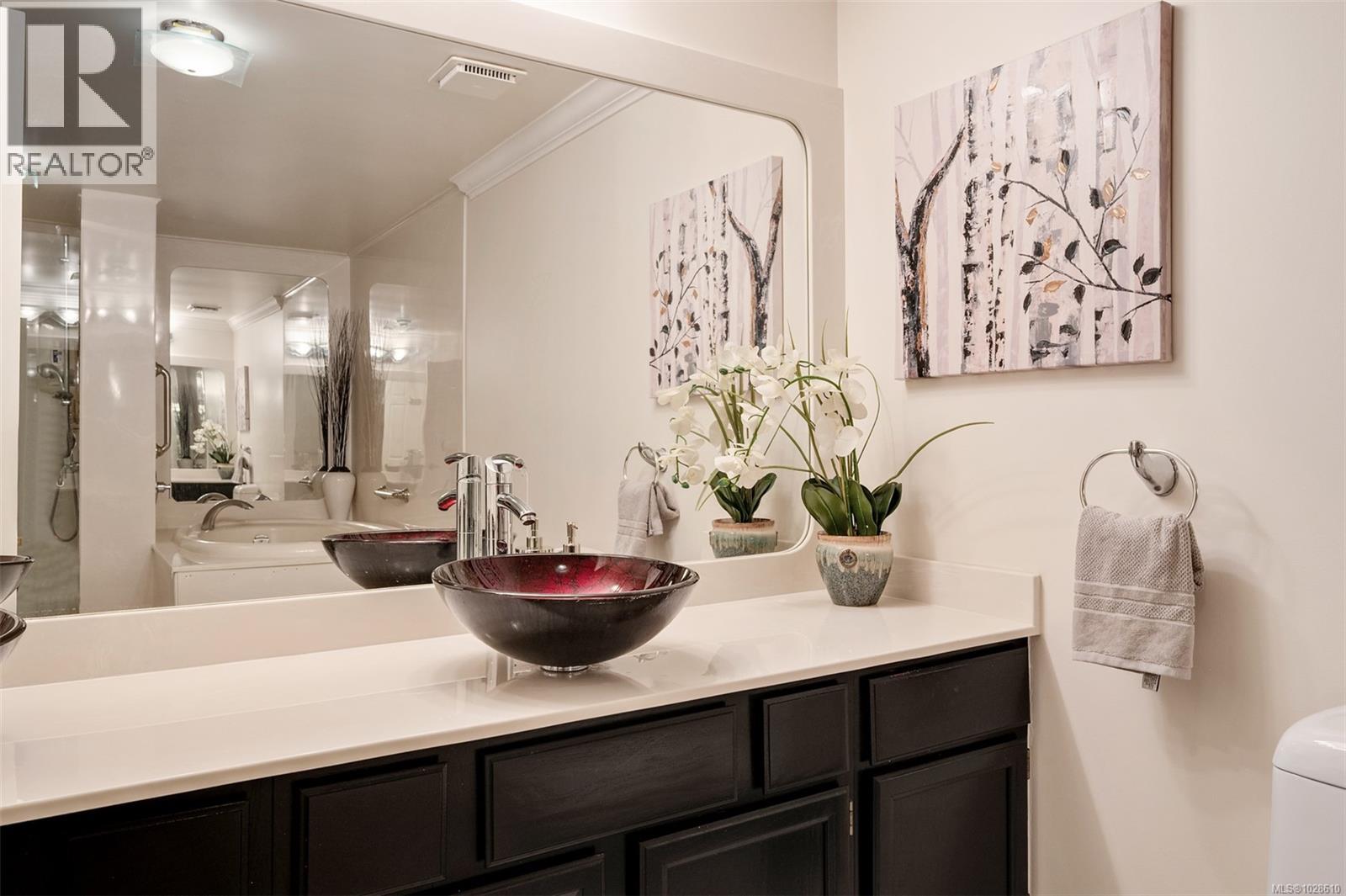 #201 640 Montreal St - 32