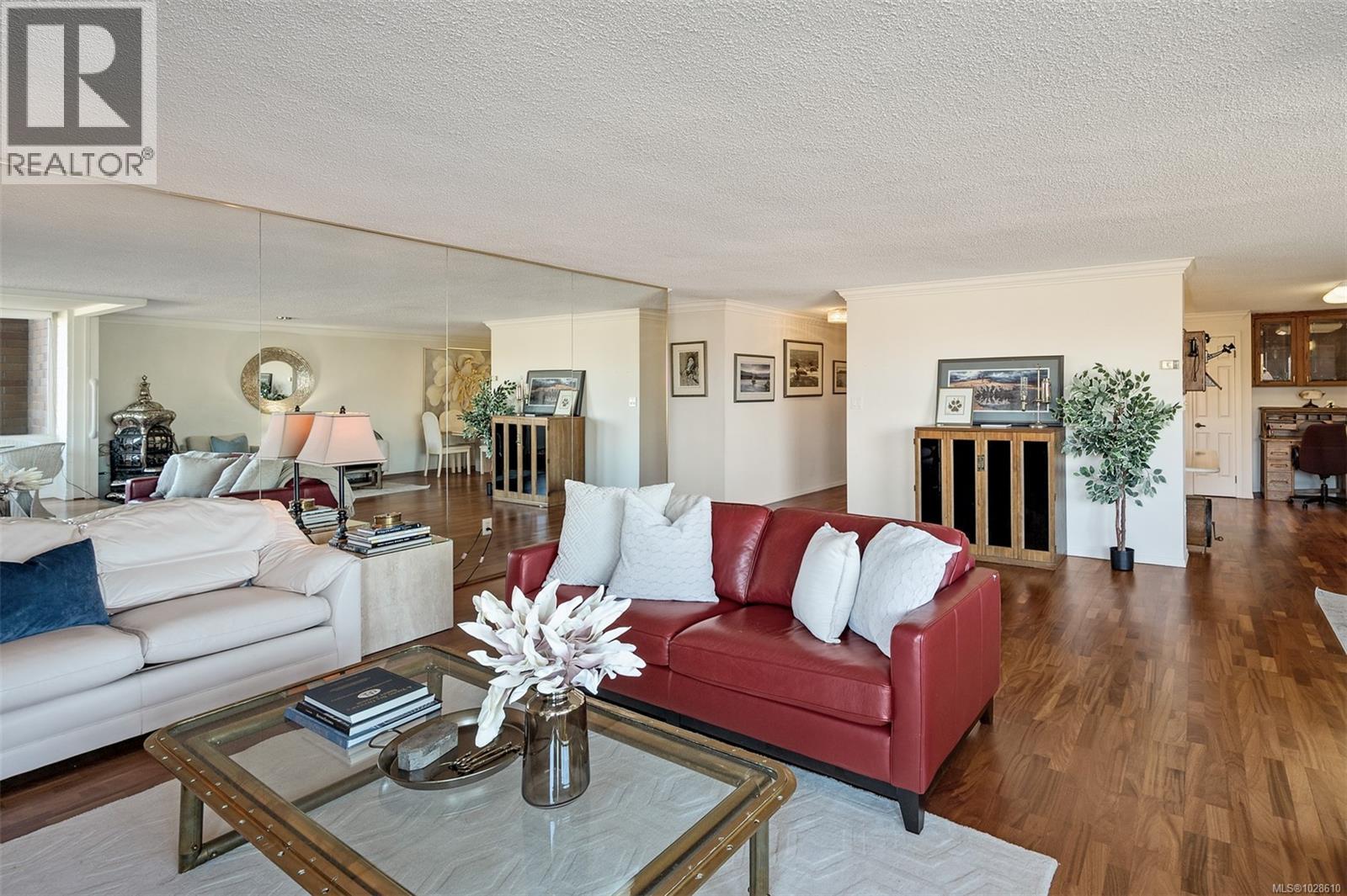 #201 640 Montreal St - 8