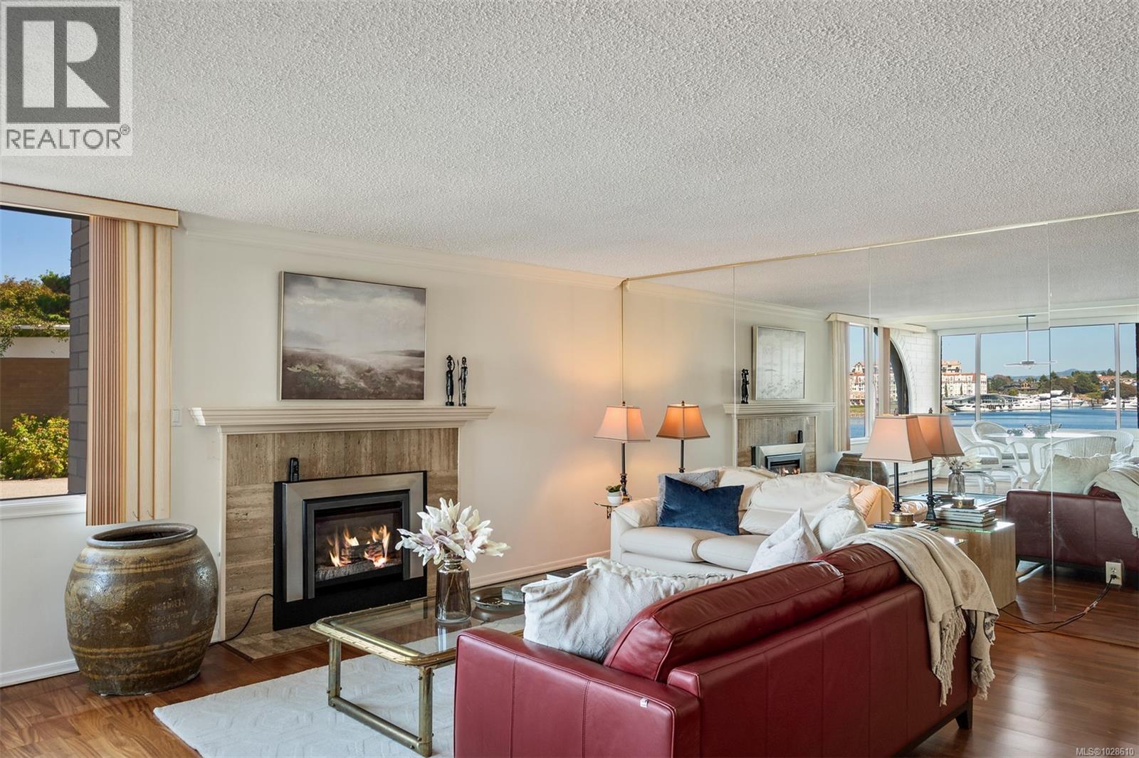 #201 640 Montreal St - 12
