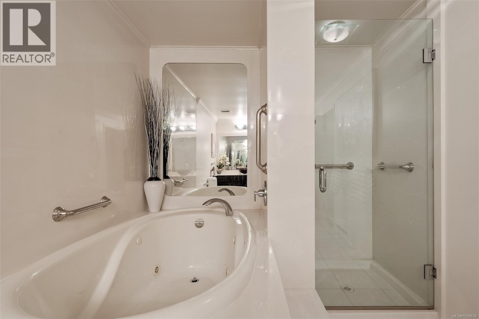 #201 640 Montreal St - 33