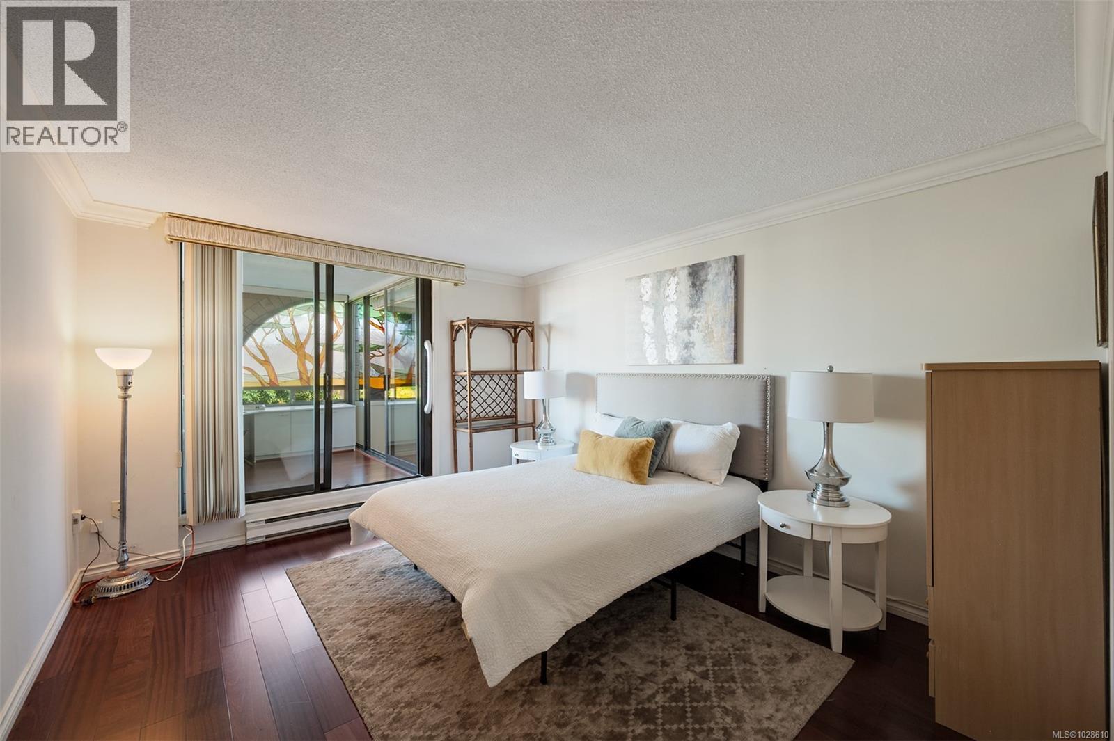 #201 640 Montreal St - 36