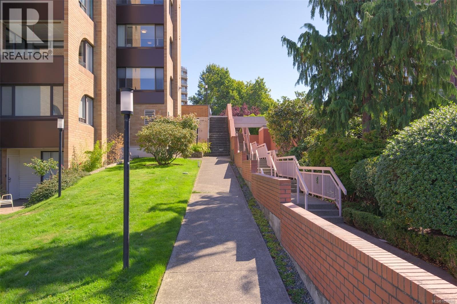 #201 640 Montreal St - 60