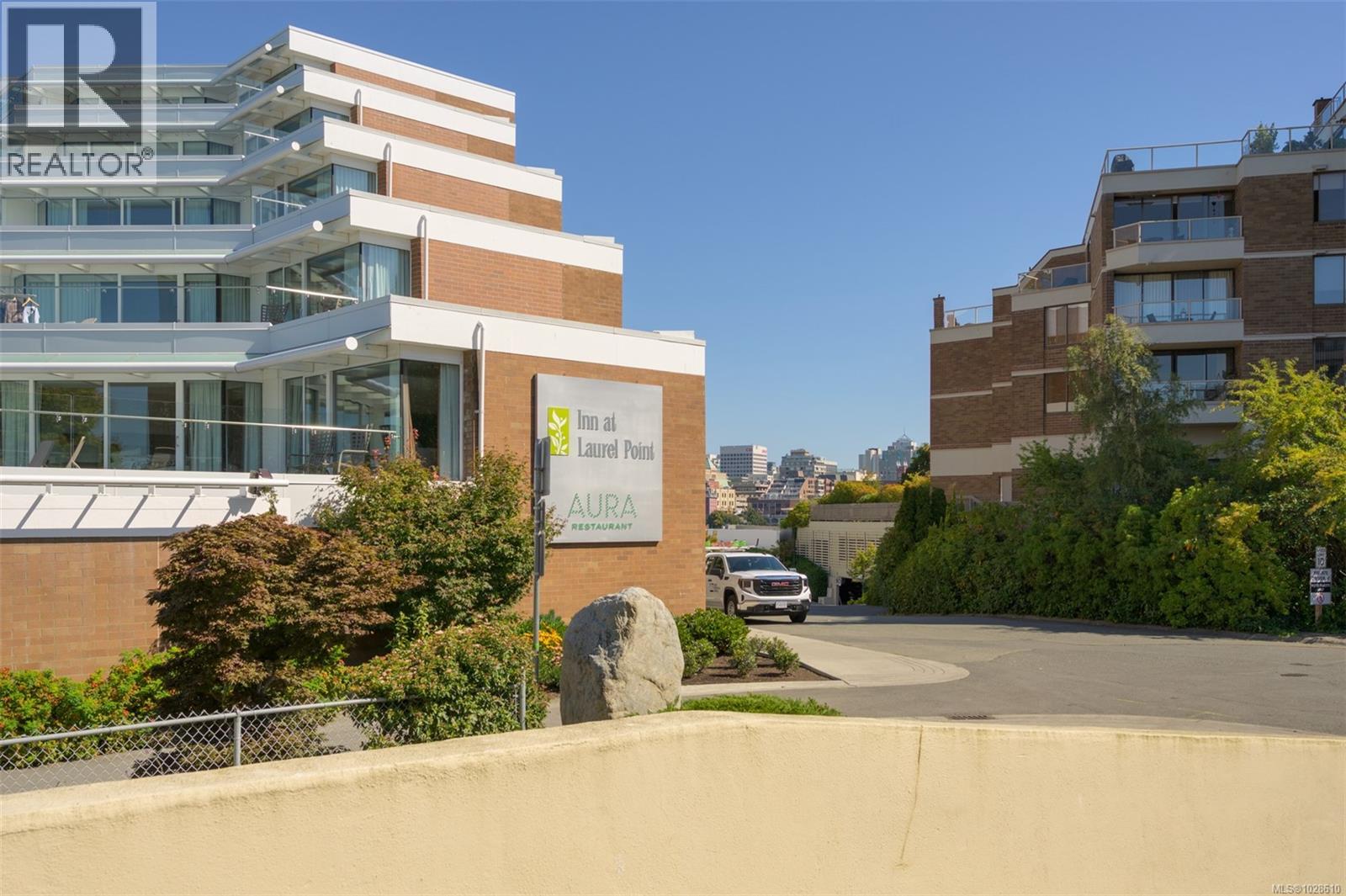 #201 640 Montreal St - 61
