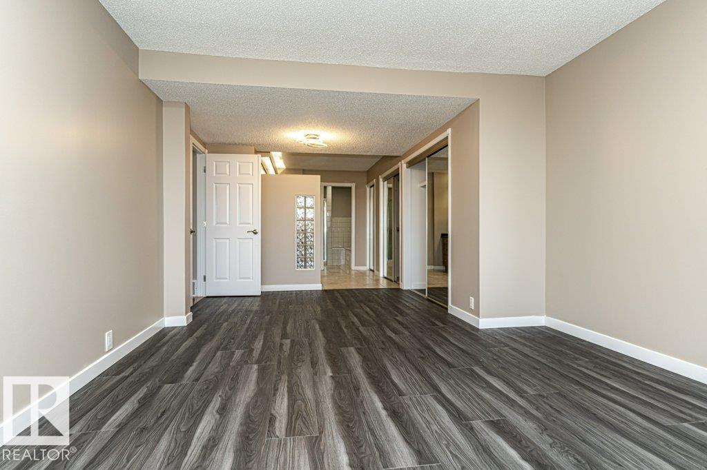 1051 109 ST NW - 24