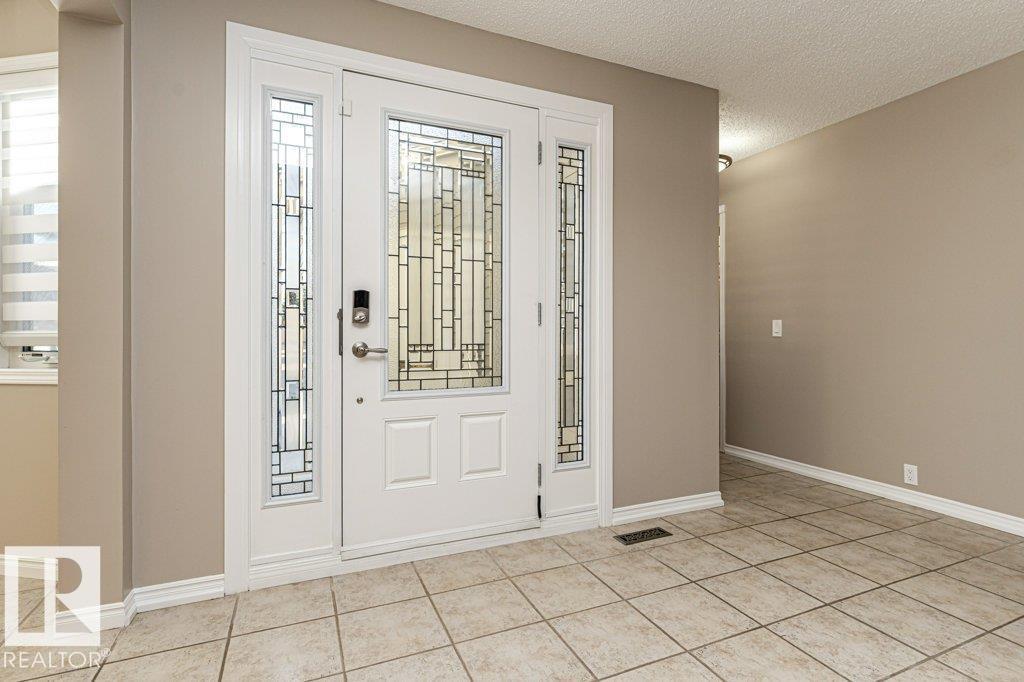 1051 109 ST NW - 4
