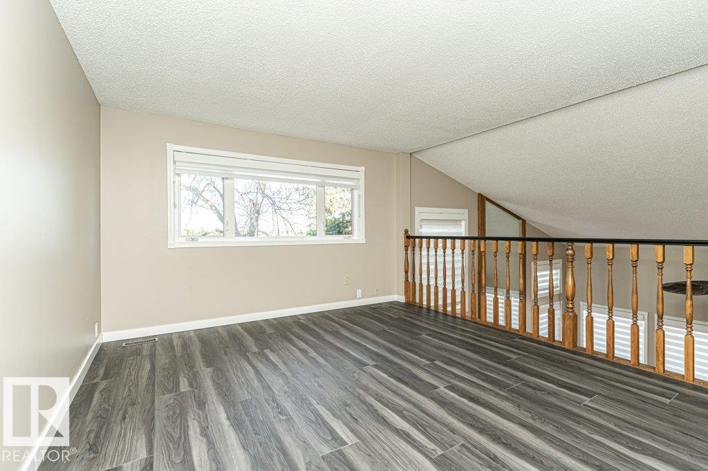 1051 109 ST NW - 43