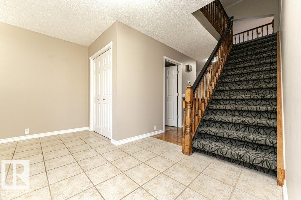 1051 109 ST NW - 5