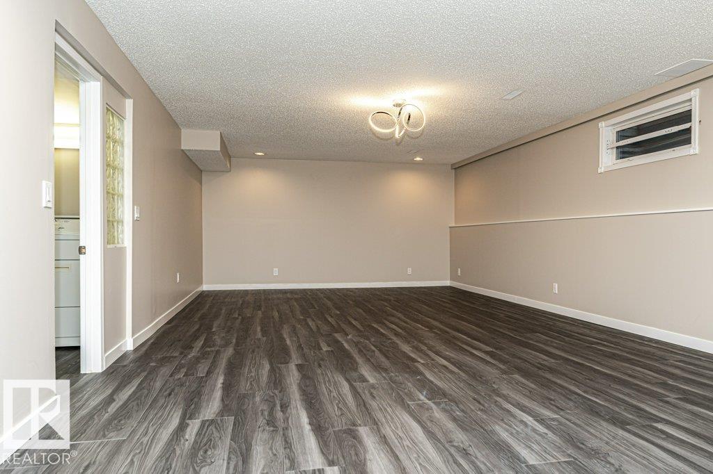 1051 109 ST NW - 52