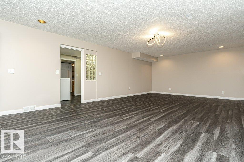 1051 109 ST NW - 53