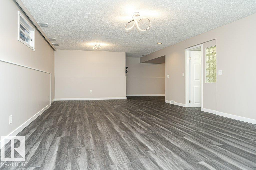 1051 109 ST NW - 54
