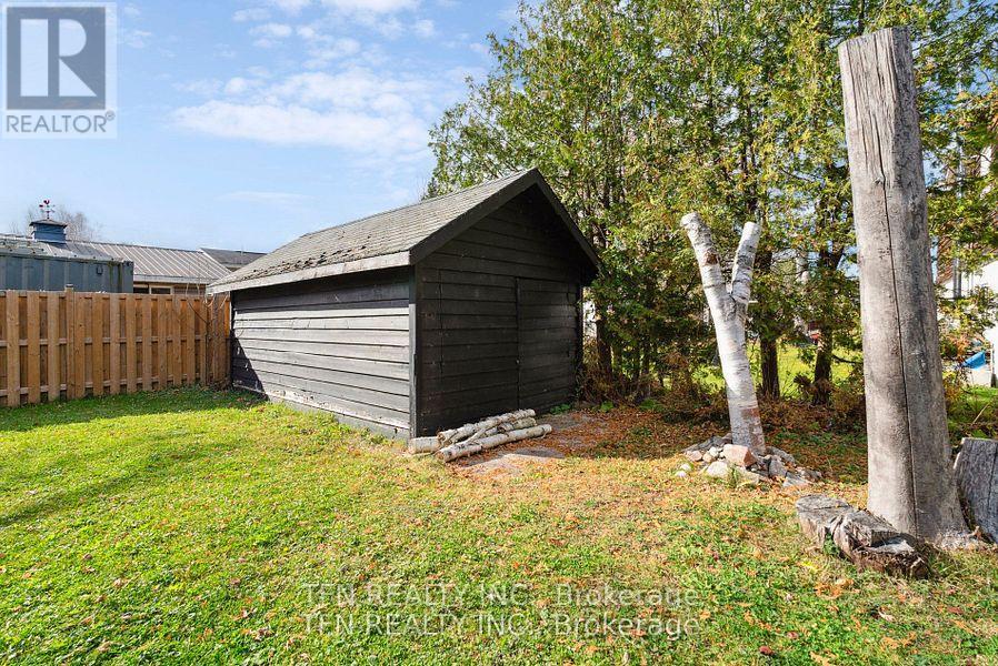 12 SCHOONER LANE - 29