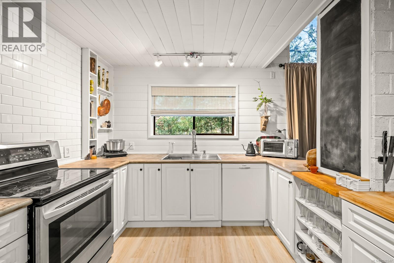 3480 BRIGANTINE CRES - 4