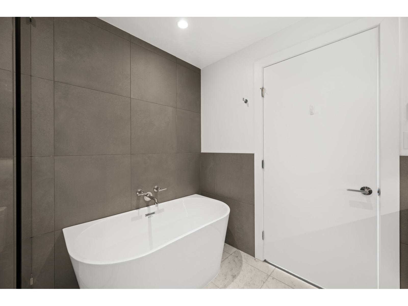 2004 1501 FOSTER STREET, White Rock