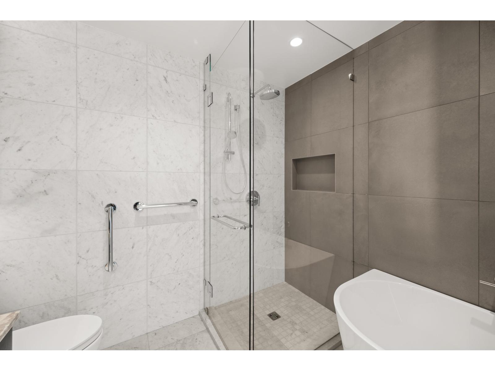 2004 1501 FOSTER STREET, White Rock