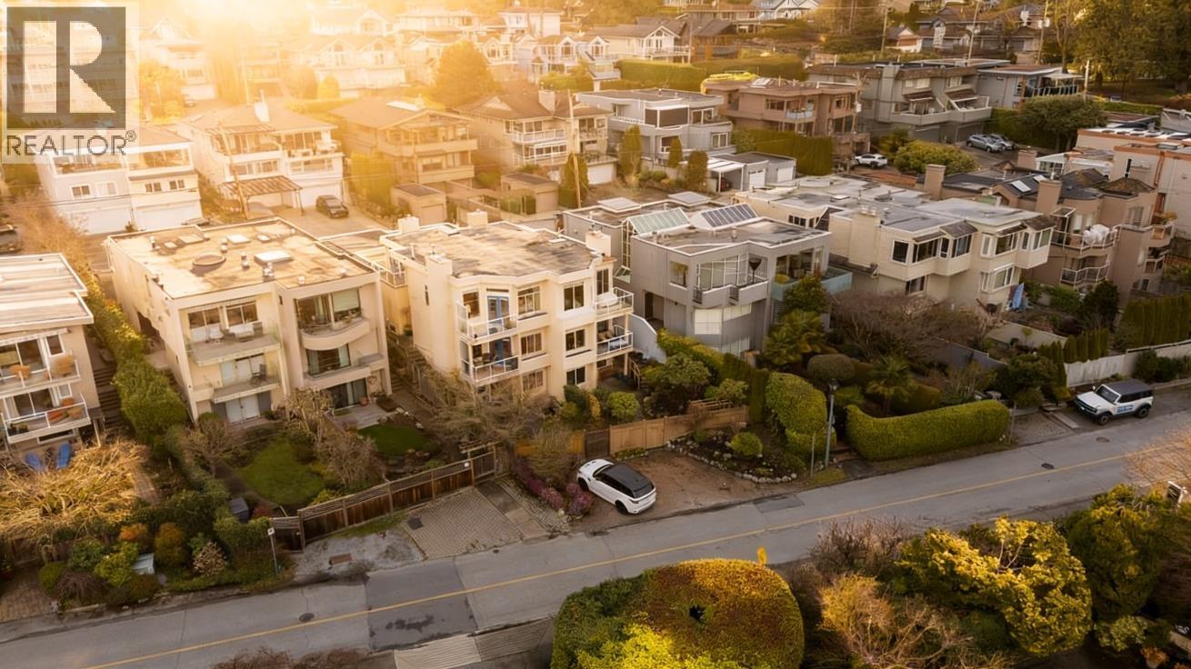 2333 BELLEVUE AVENUE, West Vancouver