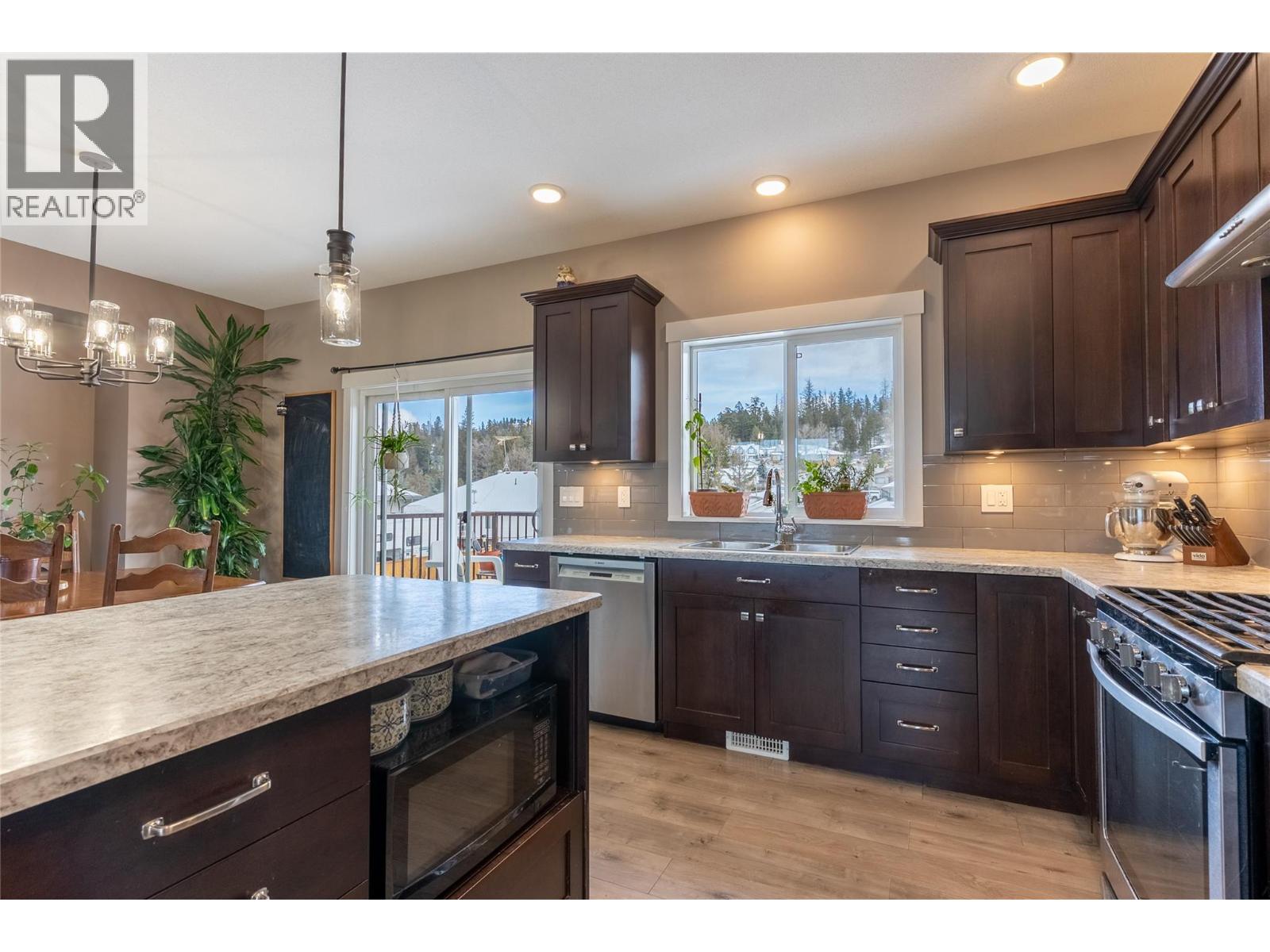 425 ARALIA Place, Logan Lake