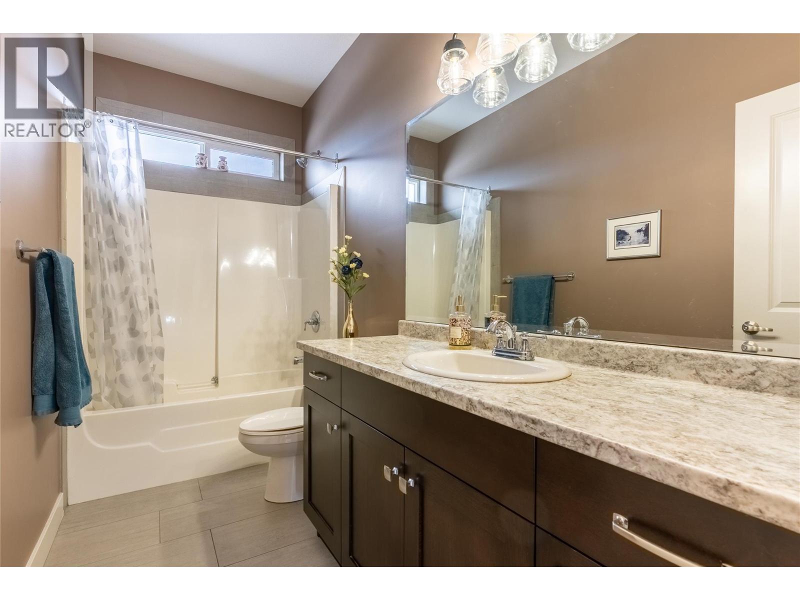 425 ARALIA Place, Logan Lake