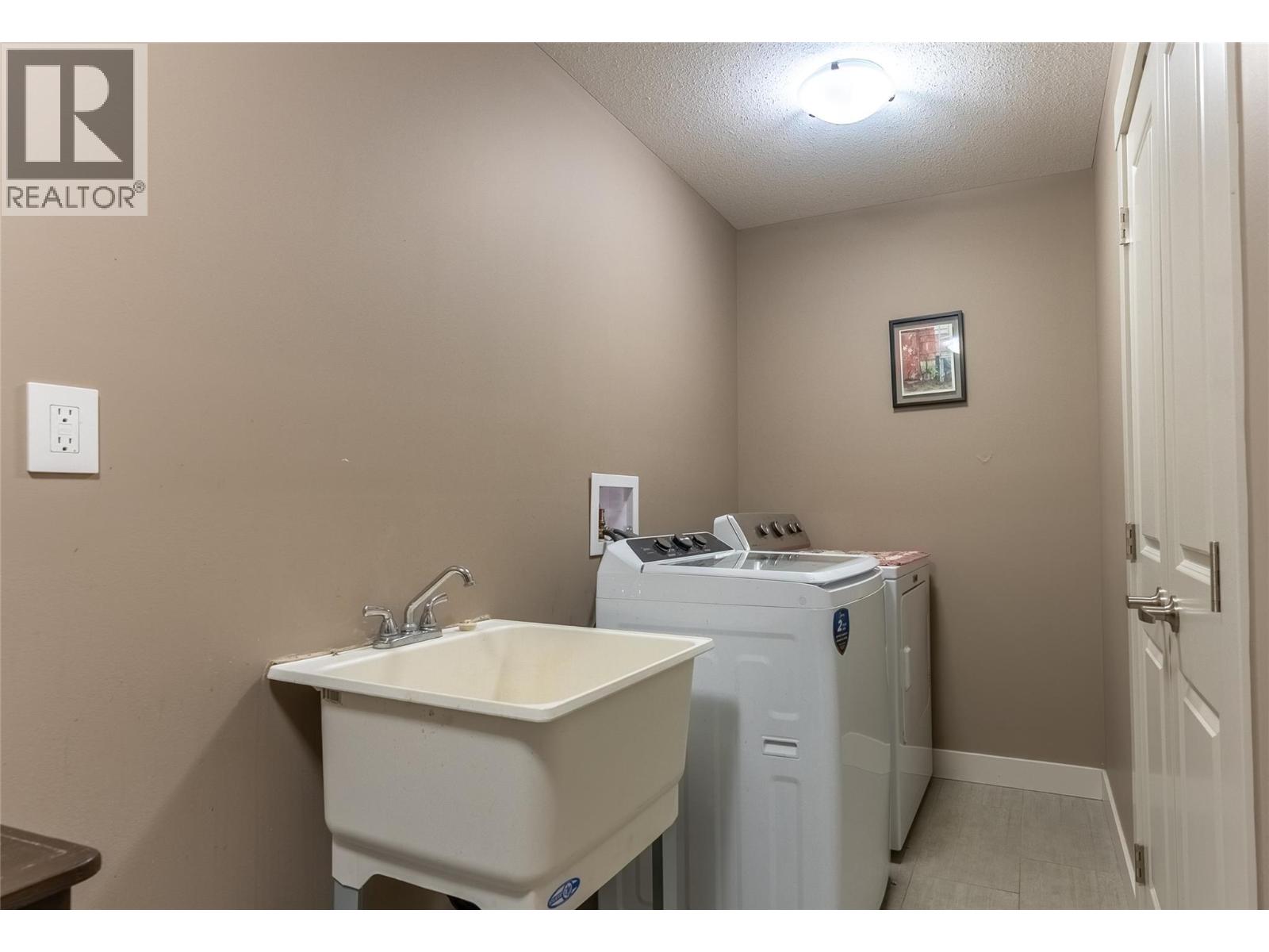 425 ARALIA Place, Logan Lake