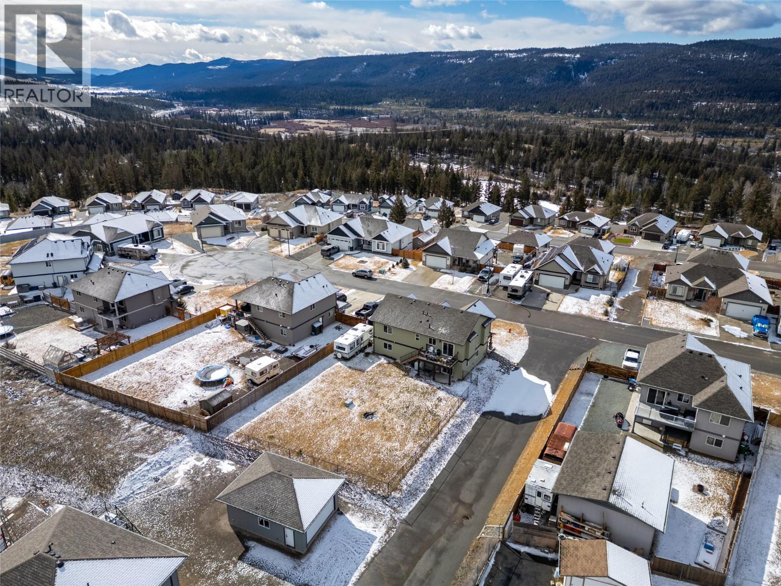 425 ARALIA Place, Logan Lake