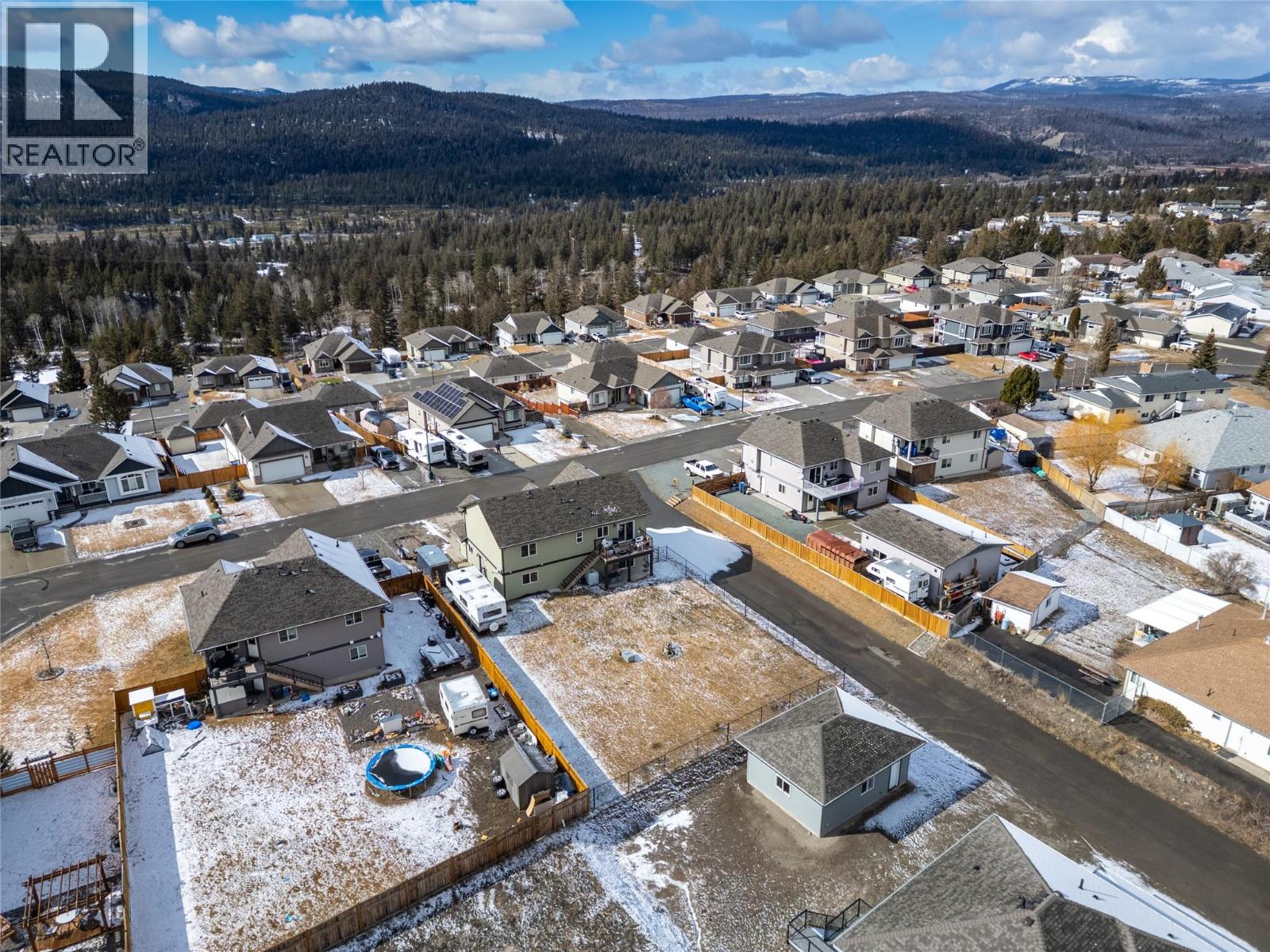 425 ARALIA Place, Logan Lake