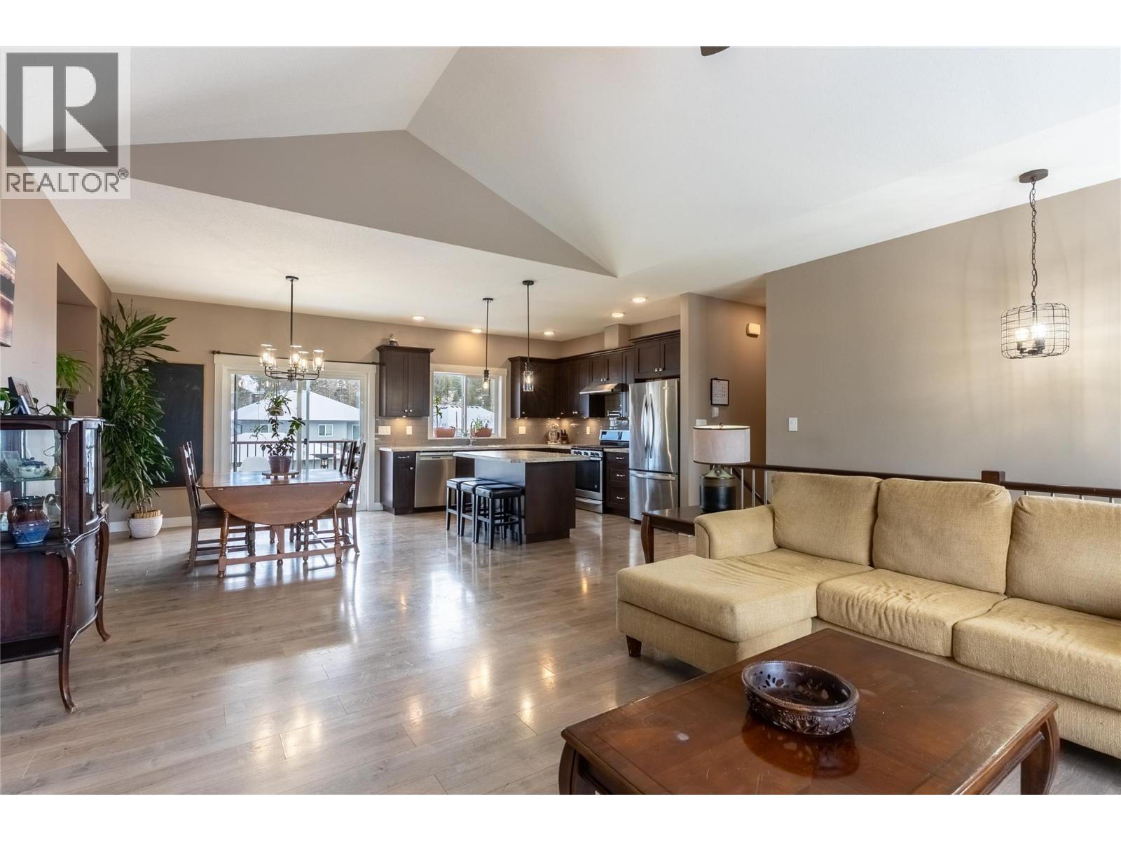 425 ARALIA Place, Logan Lake