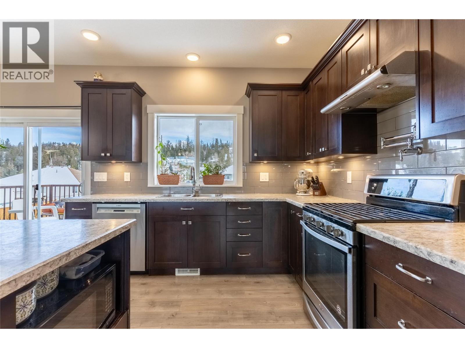 425 ARALIA Place, Logan Lake