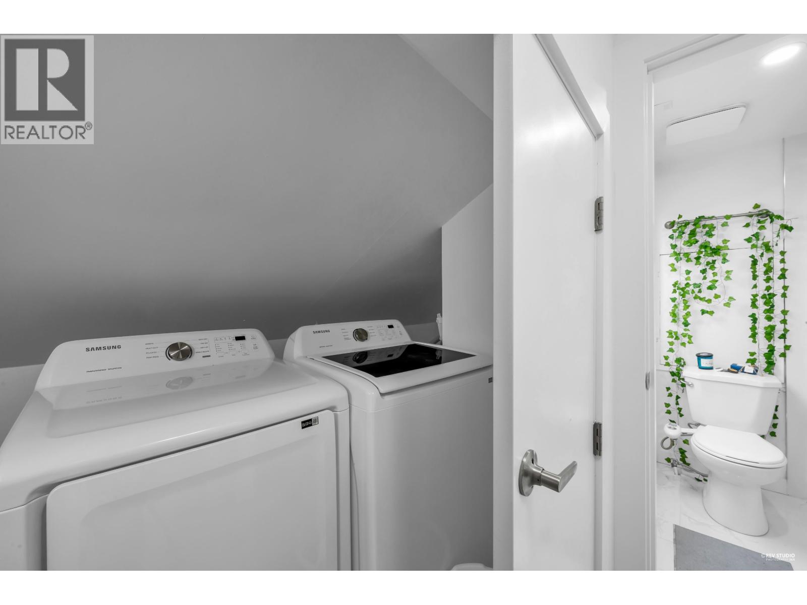 1249 DORAN ROAD, North Vancouver